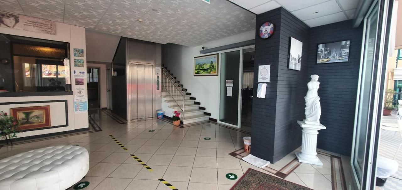 Hotel Venus Rimini Bagian luar foto