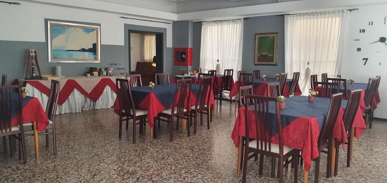 Hotel Venus Rimini Bagian luar foto