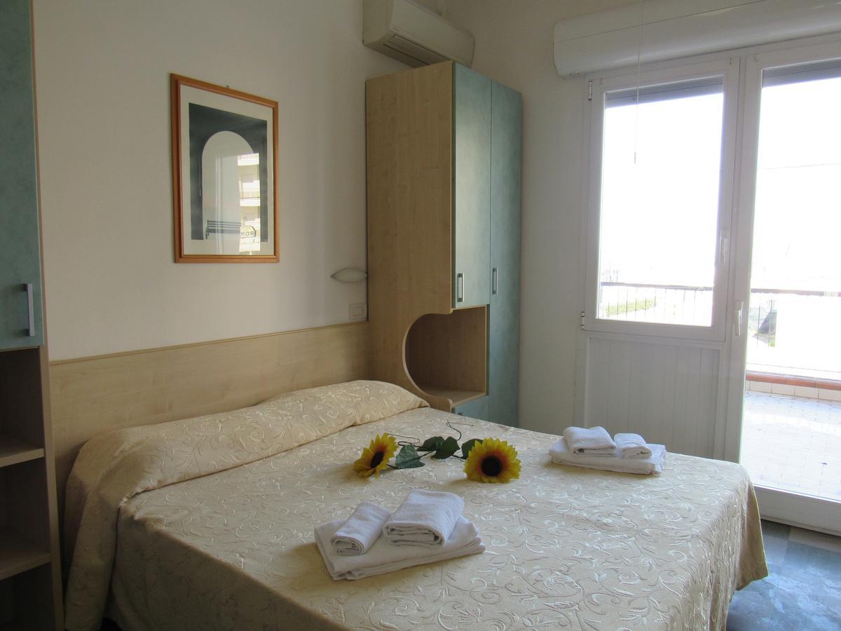Hotel Venus Rimini Bagian luar foto