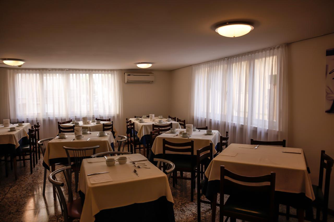 Hotel Venus Rimini Bagian luar foto