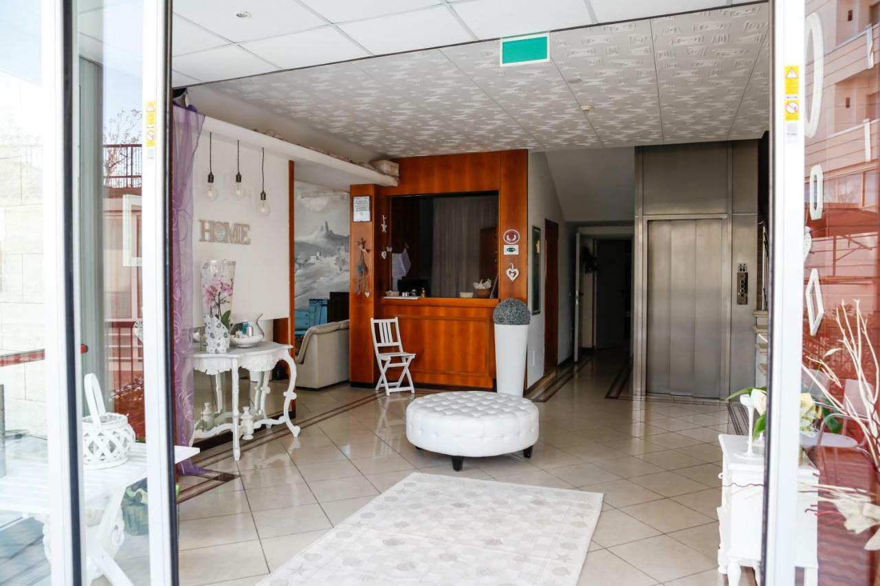 Hotel Venus Rimini Bagian luar foto