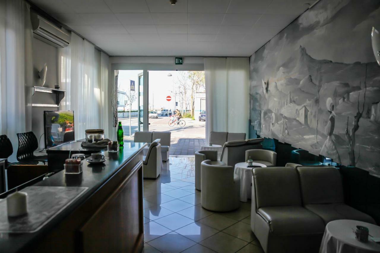 Hotel Venus Rimini Bagian luar foto